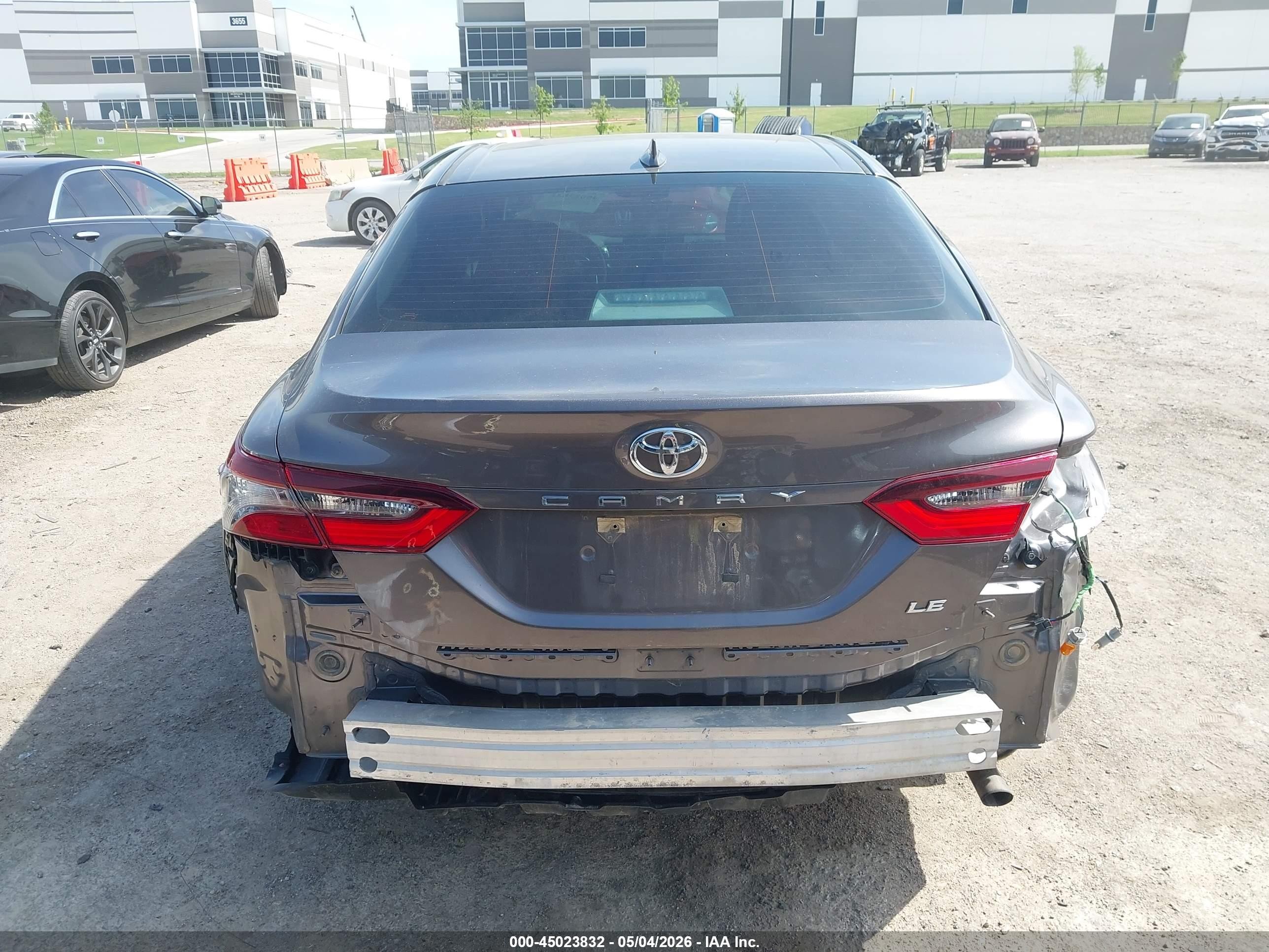 2022 Toyota Camry Le Серый vin: 4T1C11AK8NU675820