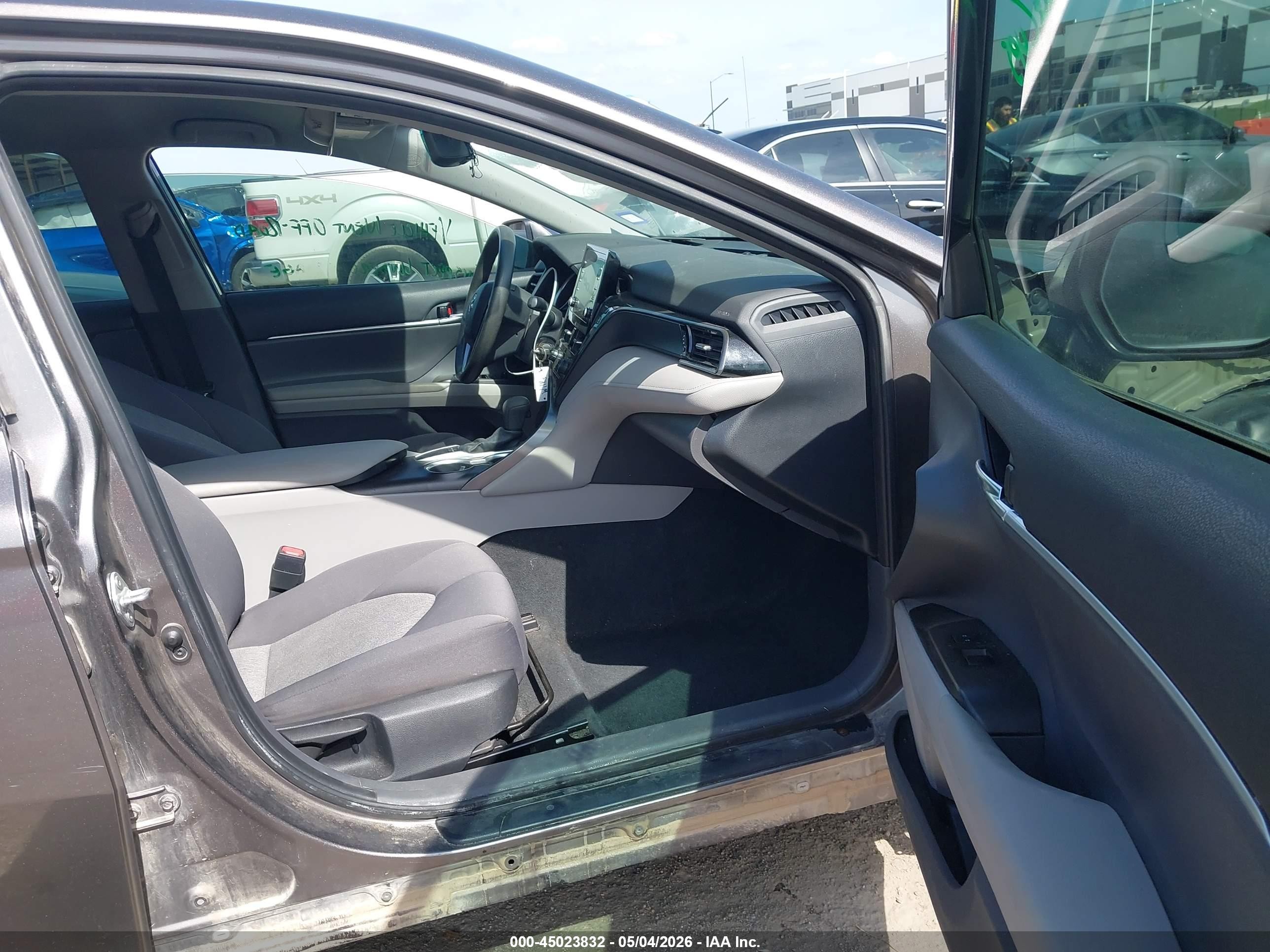 2022 Toyota Camry Le Серый vin: 4T1C11AK8NU675820