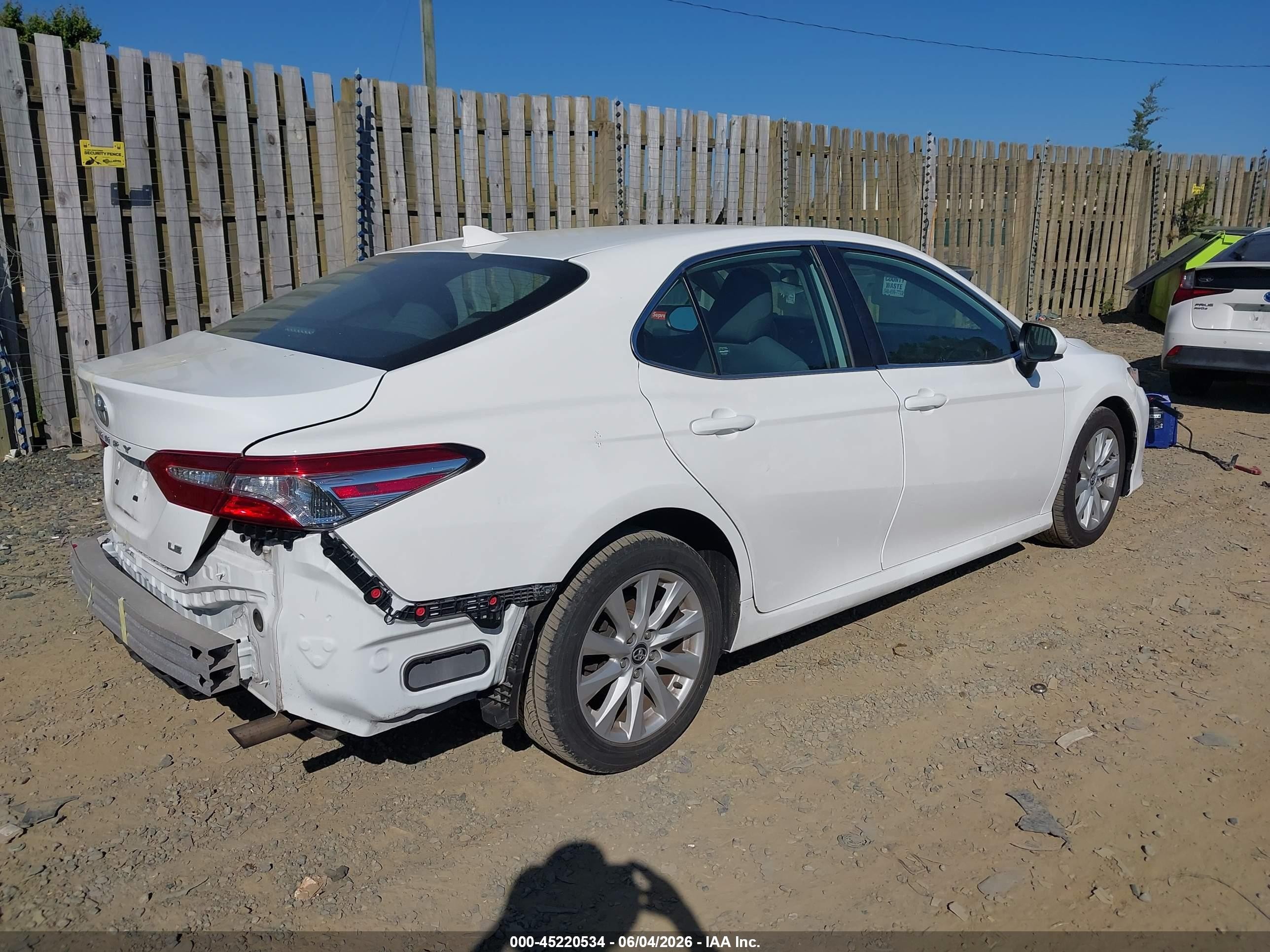 2020 Toyota Camry Le Белый vin: 4T1C11AK9LU901411