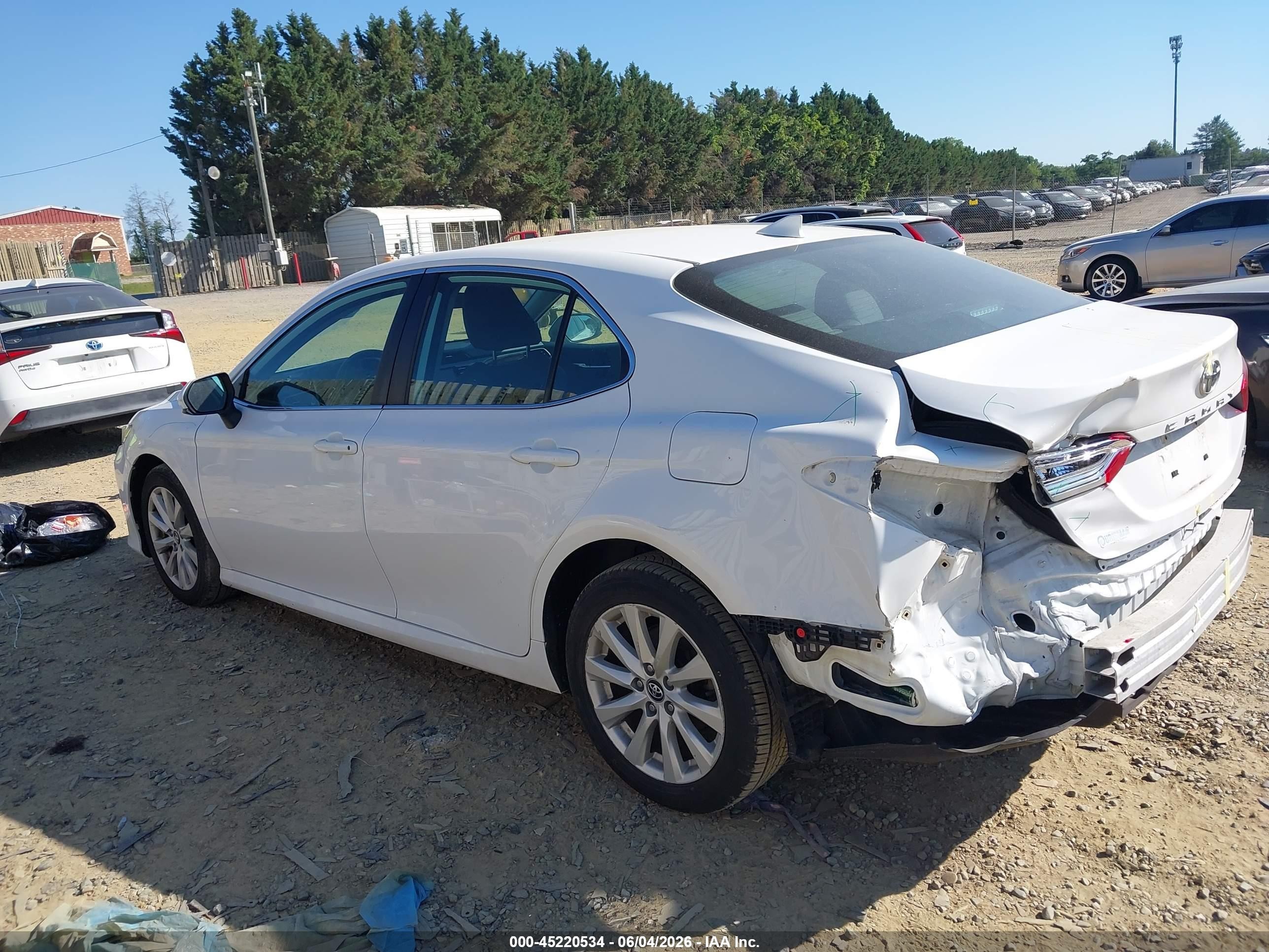 2020 Toyota Camry Le Белый vin: 4T1C11AK9LU901411