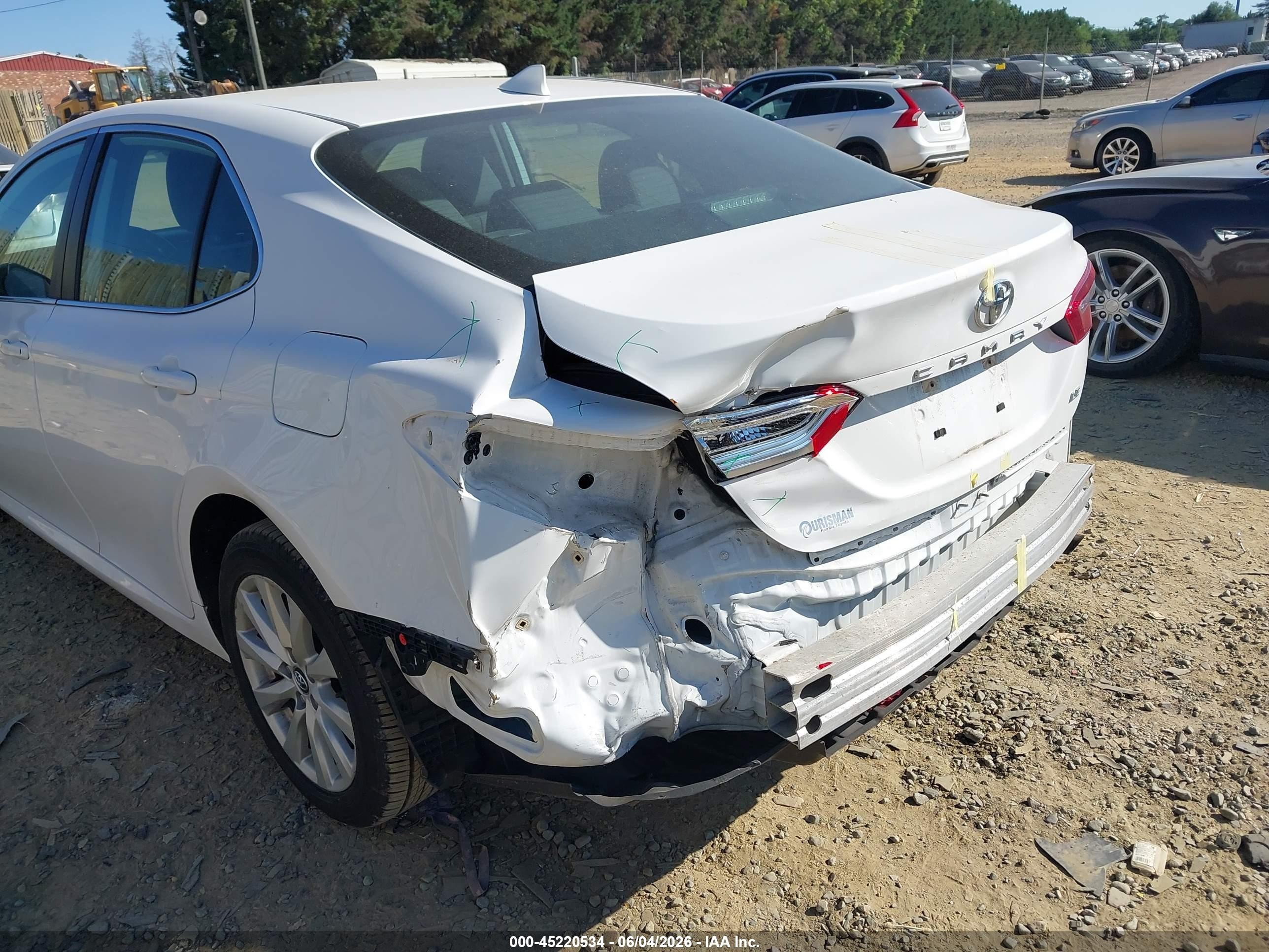 2020 Toyota Camry Le Белый vin: 4T1C11AK9LU901411