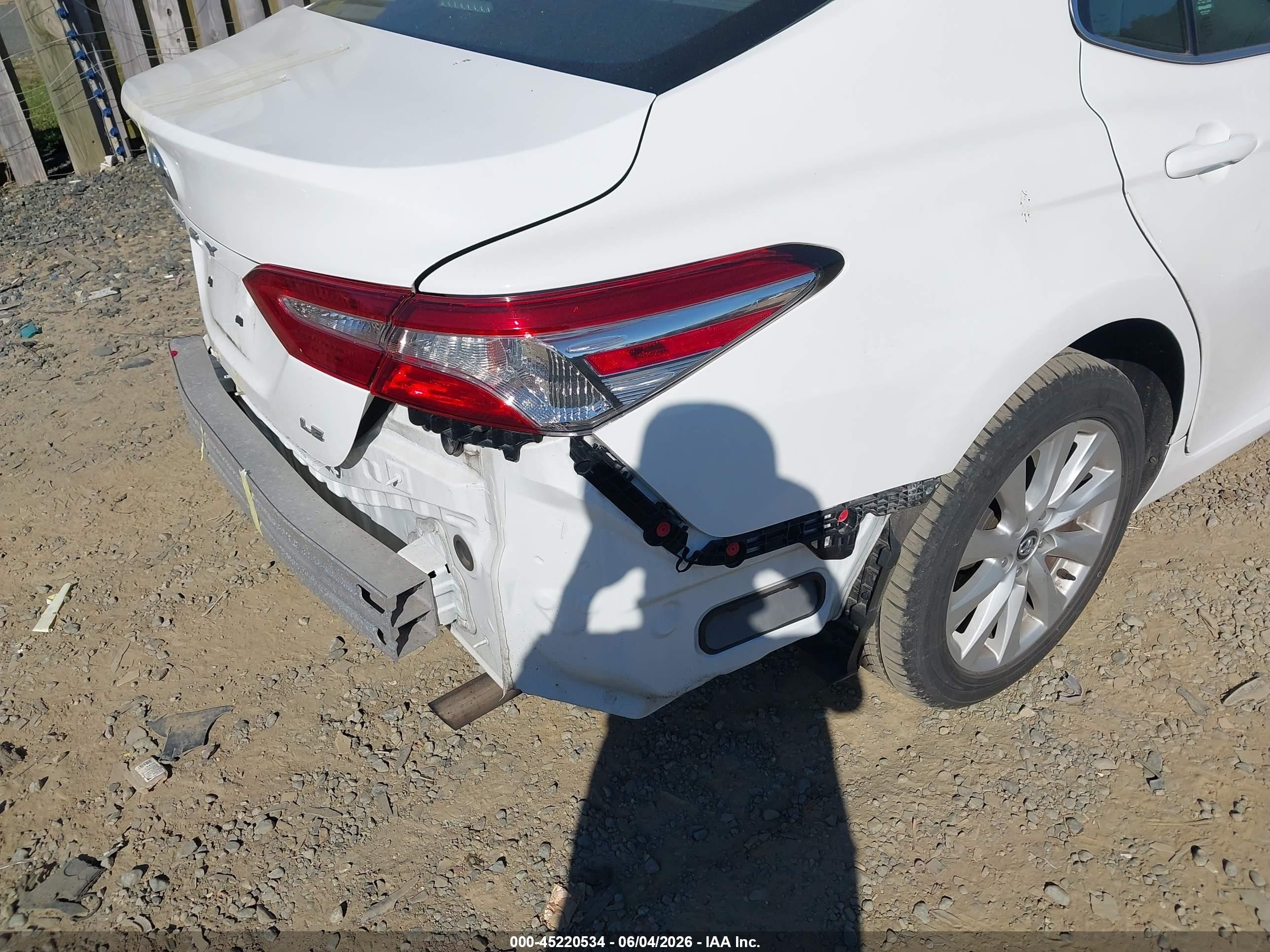 2020 Toyota Camry Le Белый vin: 4T1C11AK9LU901411