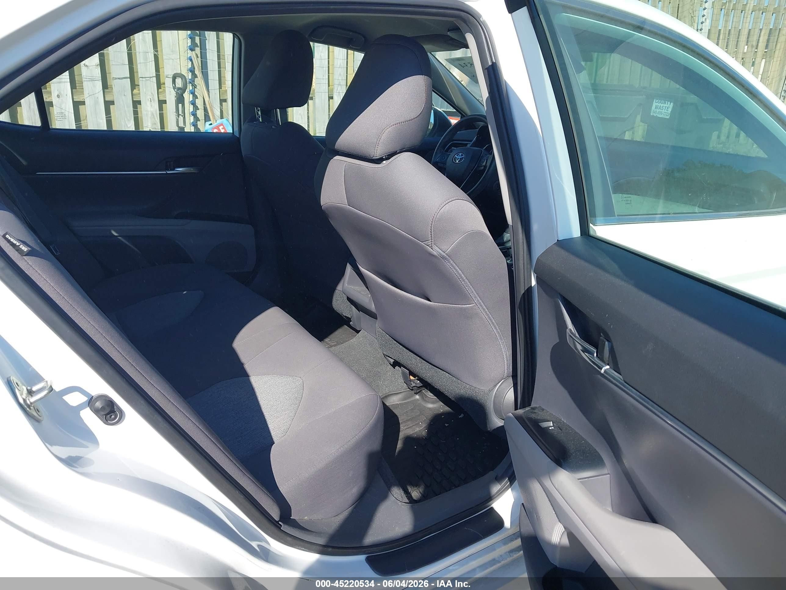 2020 Toyota Camry Le Белый vin: 4T1C11AK9LU901411