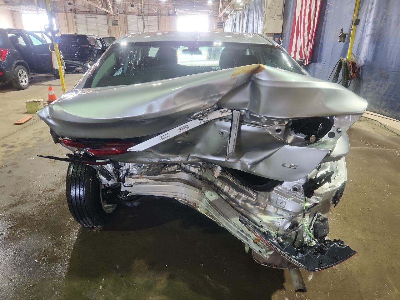 2023 Toyota Camry Le Серебряный vin: 4T1C11AK9PU769935 Damage: Right Tail Light, Broken, Replacement Required