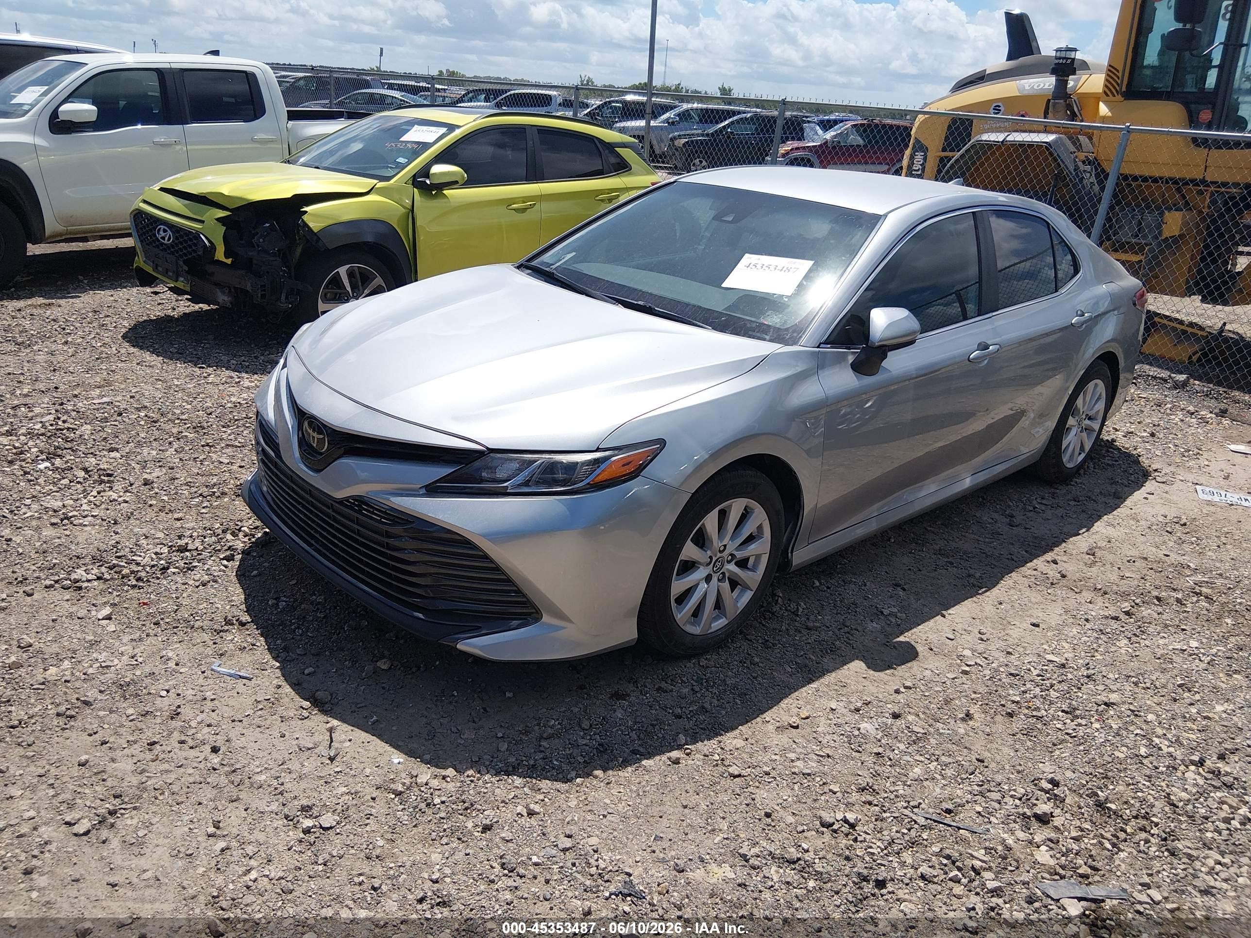 2020 Toyota Camry Le Silver vin: 4T1C11AKXLU894730