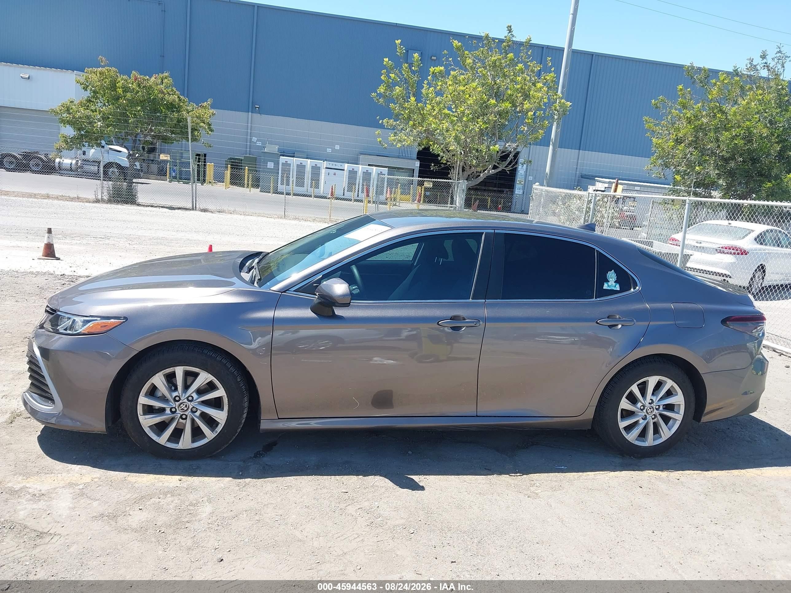 2021 Toyota Camry Le Gray vin: 4T1C11AKXMU436770