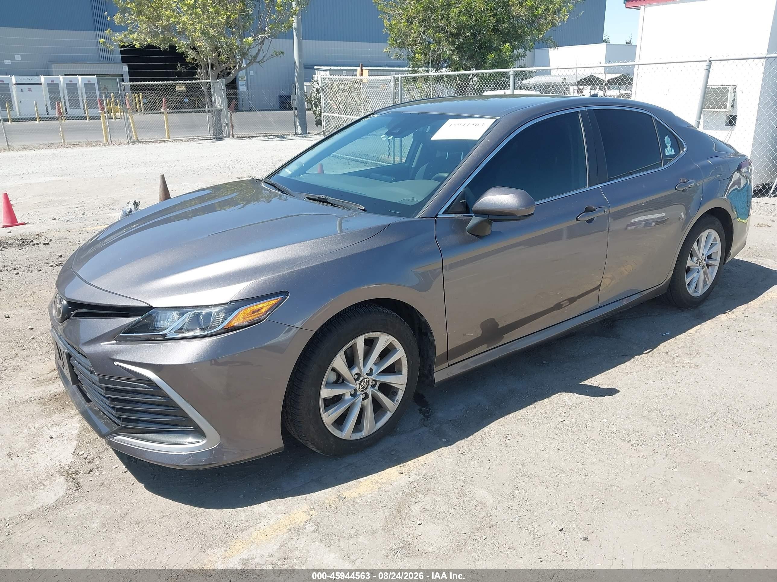 2021 Toyota Camry Le Gray vin: 4T1C11AKXMU436770