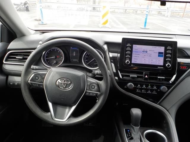 2021 Toyota Camry Le Silver vin: 4T1C11AKXMU456467