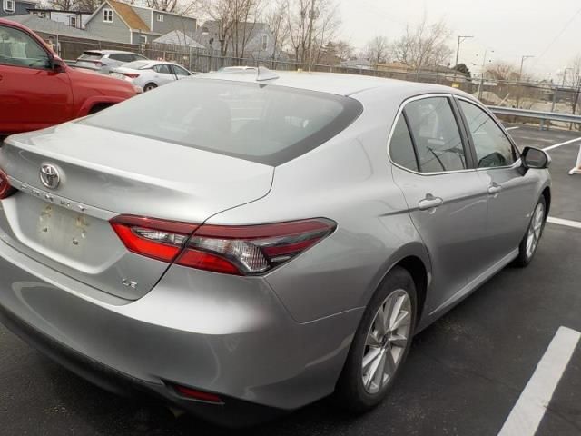 2021 Toyota Camry Le Silver vin: 4T1C11AKXMU456467