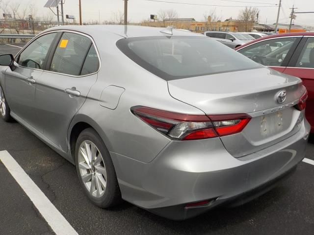 2021 Toyota Camry Le Silver vin: 4T1C11AKXMU456467