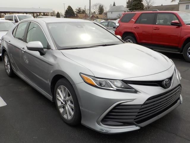 2021 Toyota Camry Le Silver vin: 4T1C11AKXMU456467