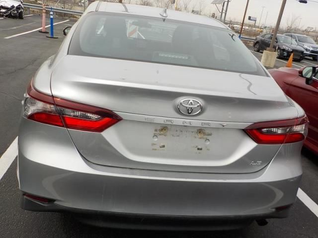 2021 Toyota Camry Le Silver vin: 4T1C11AKXMU456467