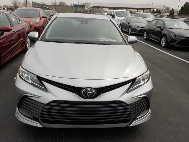 2021 Toyota Camry Le Silver vin: 4T1C11AKXMU456467