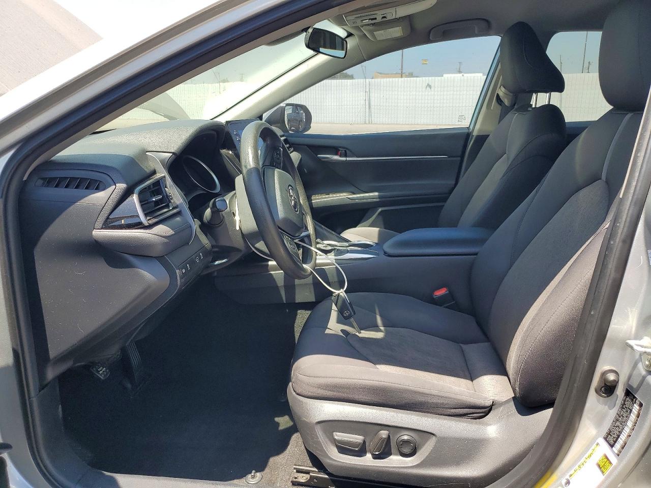 2021 Toyota Camry Le Silver vin: 4T1C11AKXMU456467