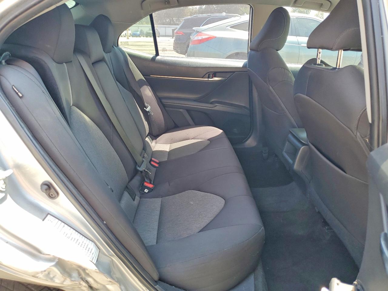 2021 Toyota Camry Le Silver vin: 4T1C11AKXMU456467
