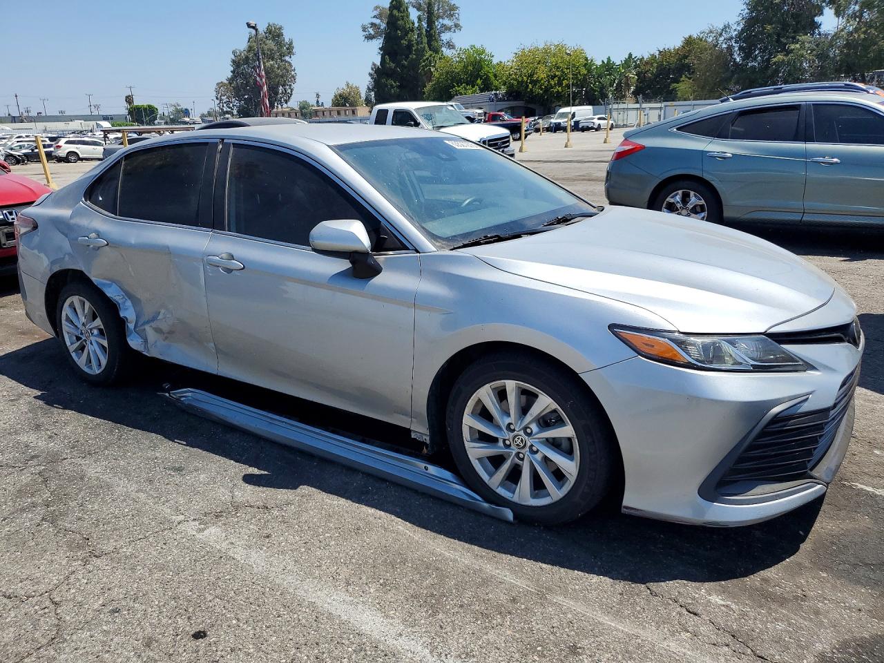 2021 Toyota Camry Le Silver vin: 4T1C11AKXMU456467