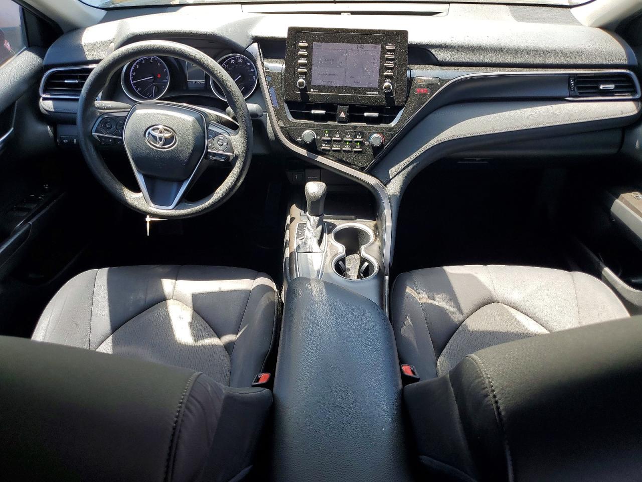 2021 Toyota Camry Le Silver vin: 4T1C11AKXMU456467