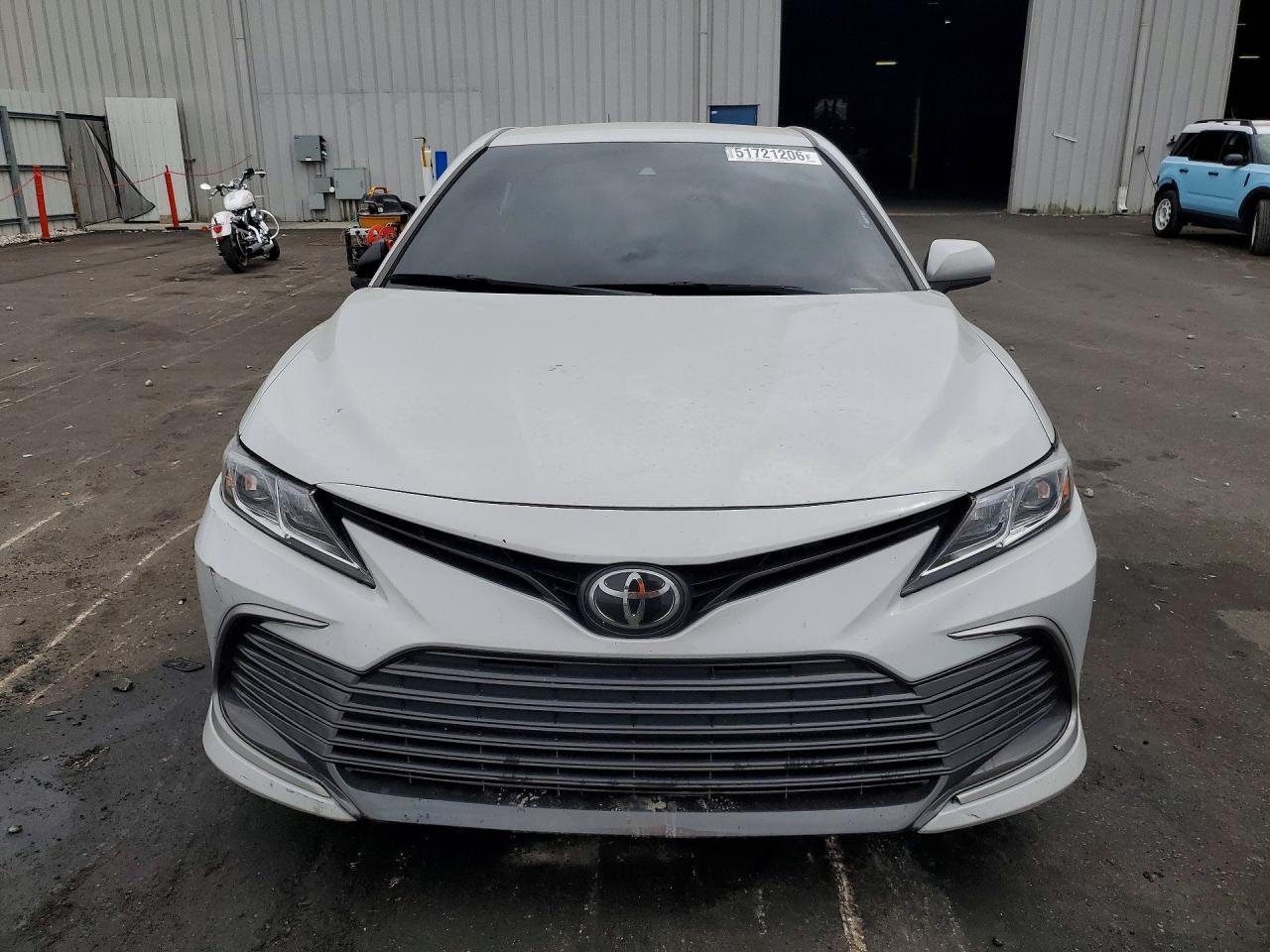 2023 Toyota Camry Le White vin: 4T1C11AKXPU180764