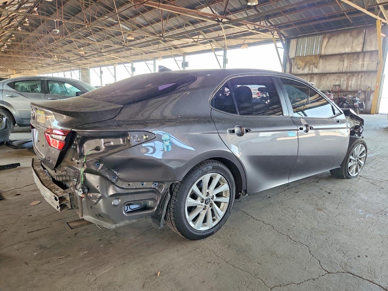 2024 Toyota Camry Le Gray vin: 4T1C11AKXRU842166