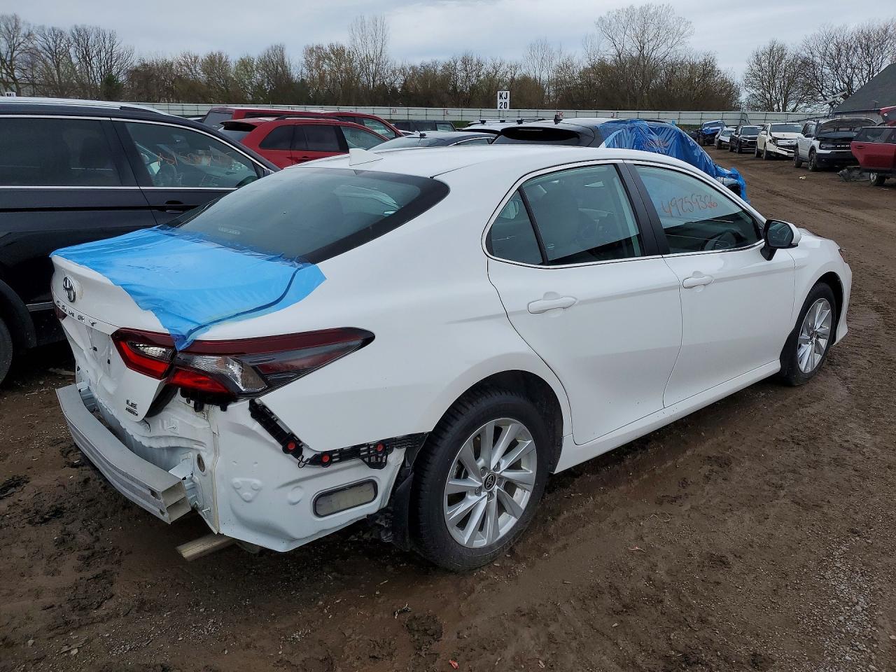 2023 Toyota Camry Le White vin: 4T1C11BK3PU092847