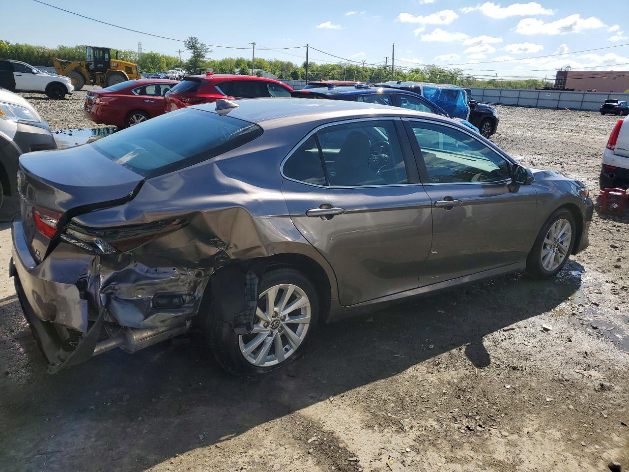 2023 Toyota Camry Le Silver vin: 4T1C11BK5PU087066