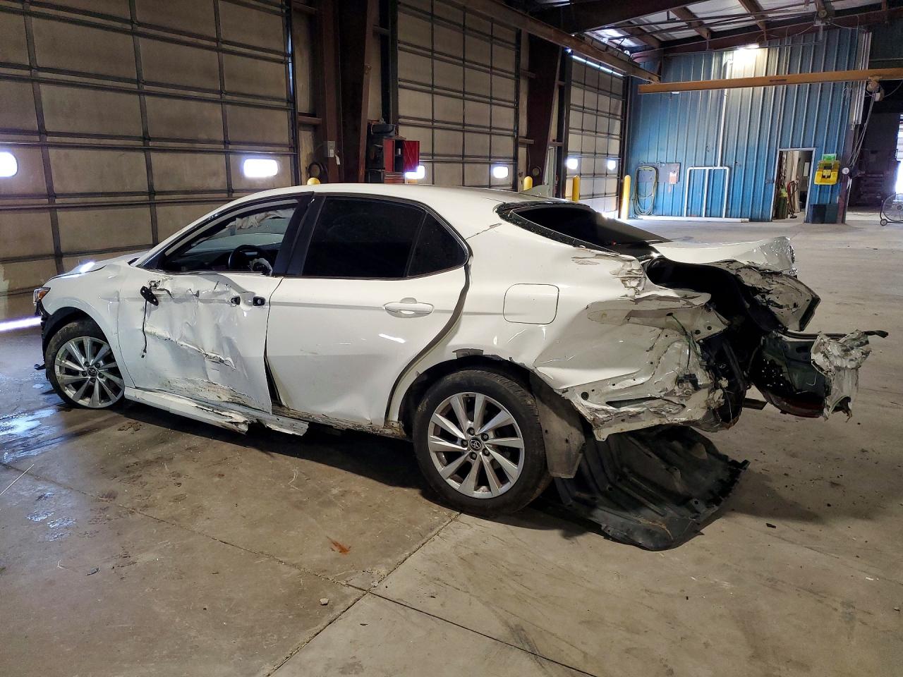 2021 Toyota Camry Le White vin: 4T1C11BK7MU045185