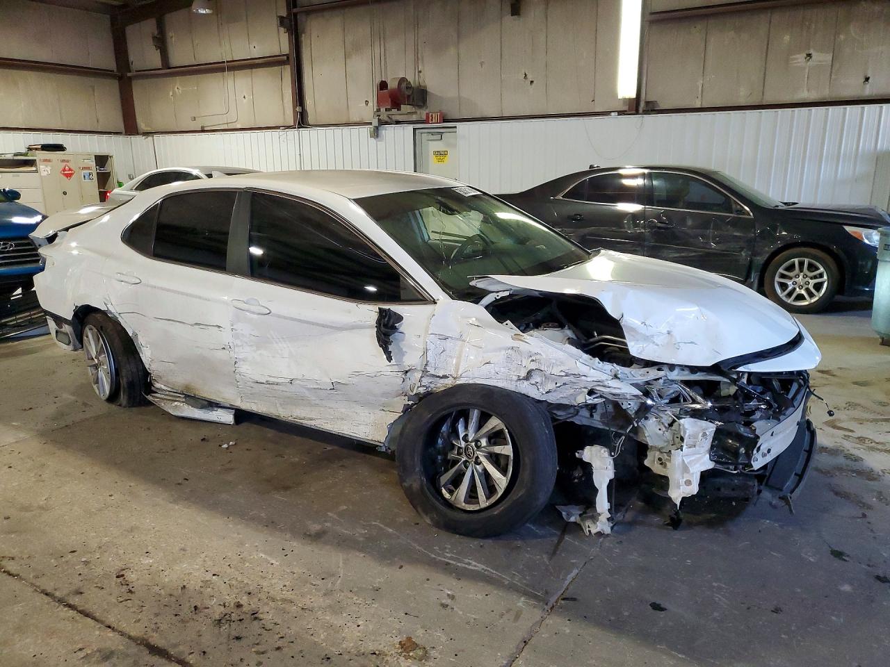 2021 Toyota Camry Le White vin: 4T1C11BK7MU045185