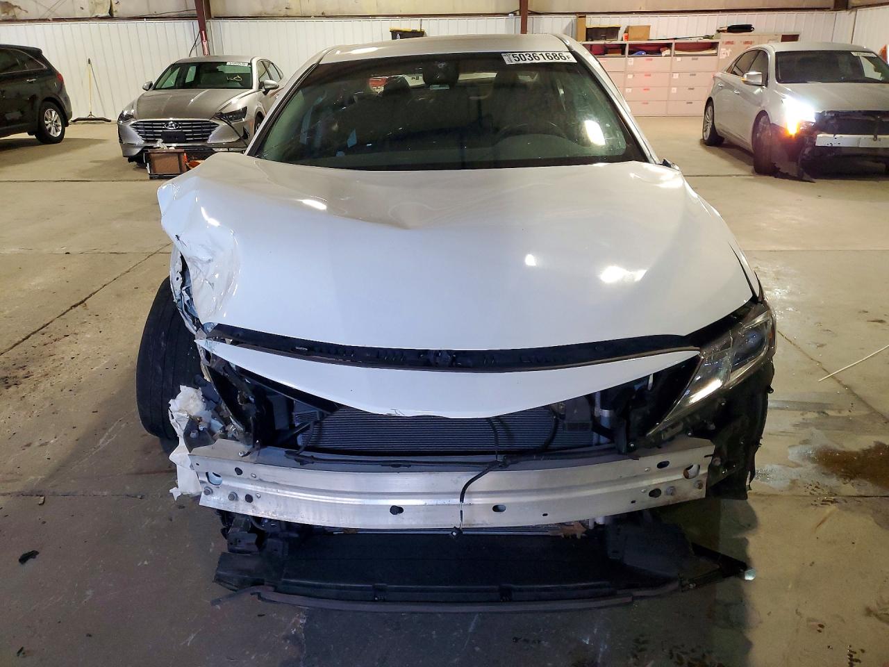 2021 Toyota Camry Le White vin: 4T1C11BK7MU045185