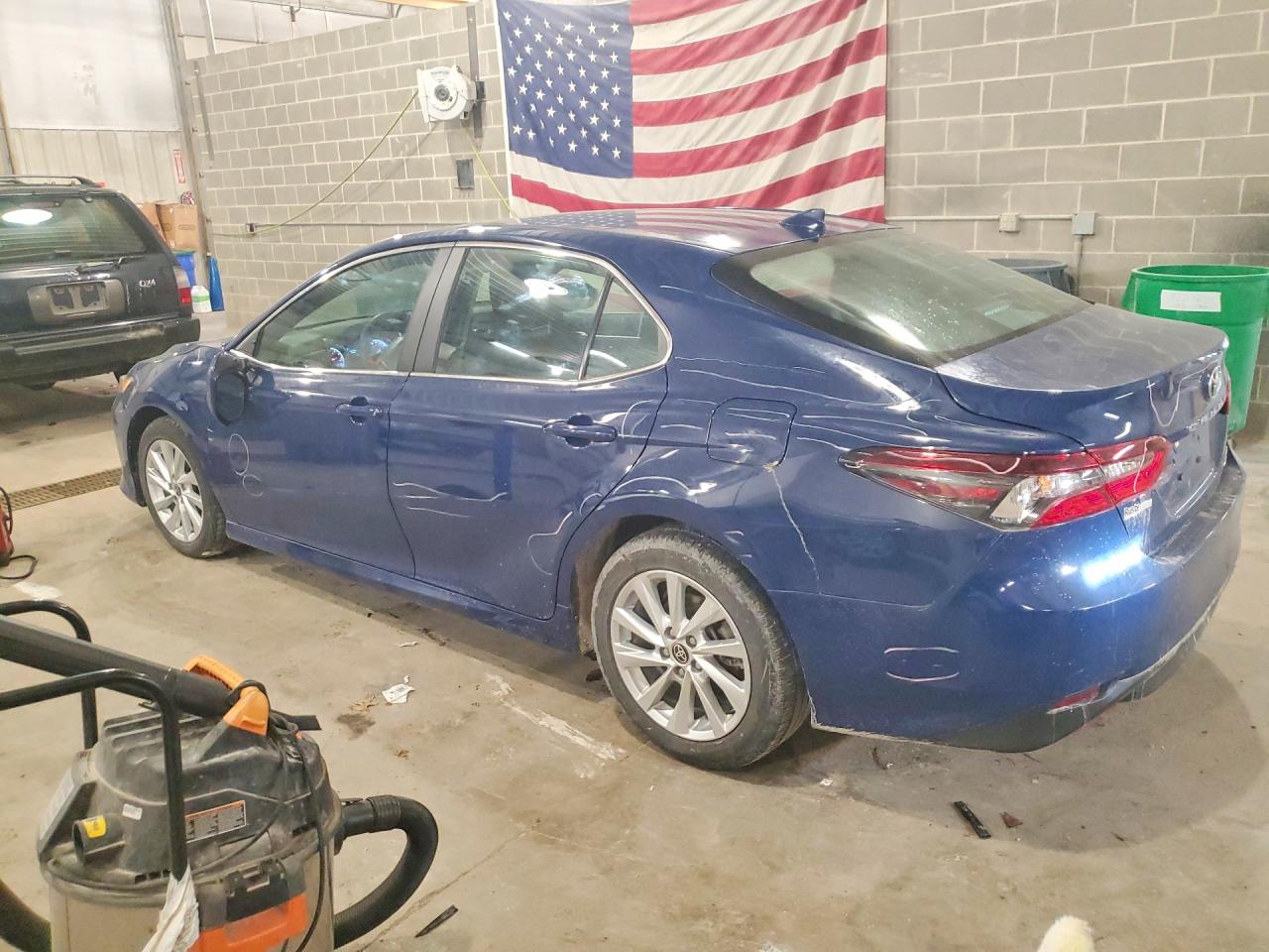 2023 Toyota Camry Le Blue vin: 4T1C11BK7PU091832