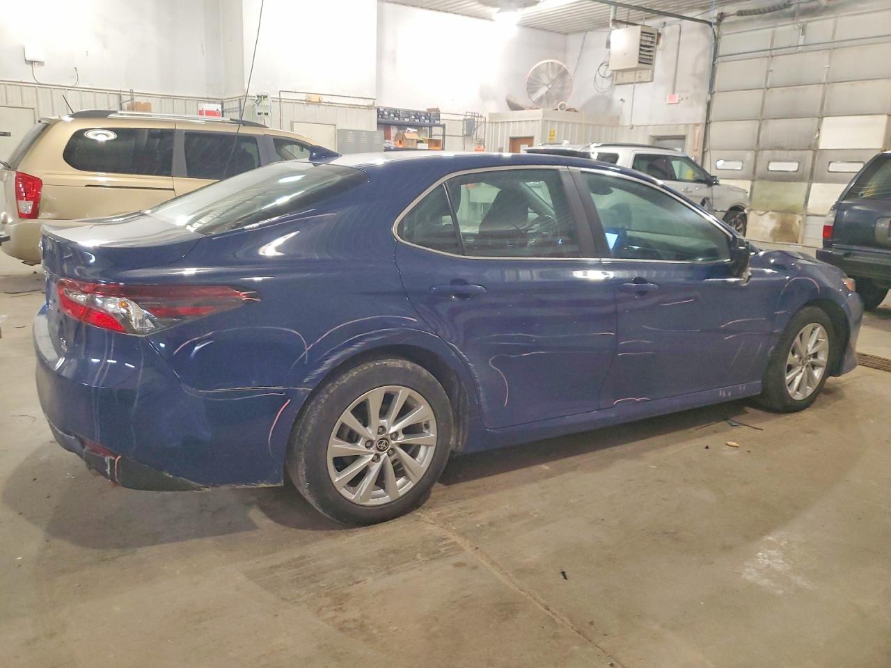 2023 Toyota Camry Le Blue vin: 4T1C11BK7PU091832