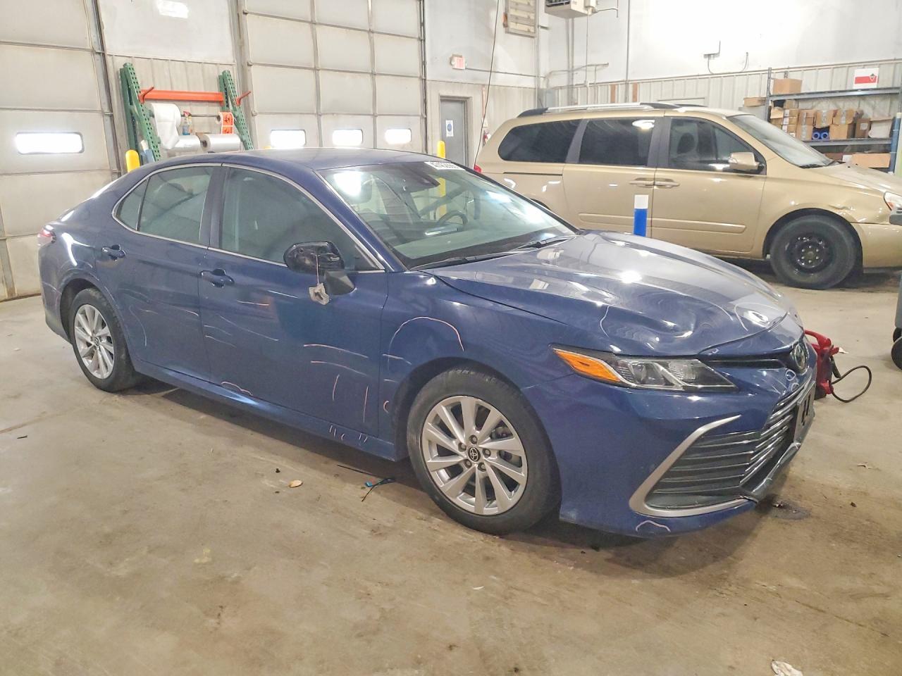 2023 Toyota Camry Le Blue vin: 4T1C11BK7PU091832