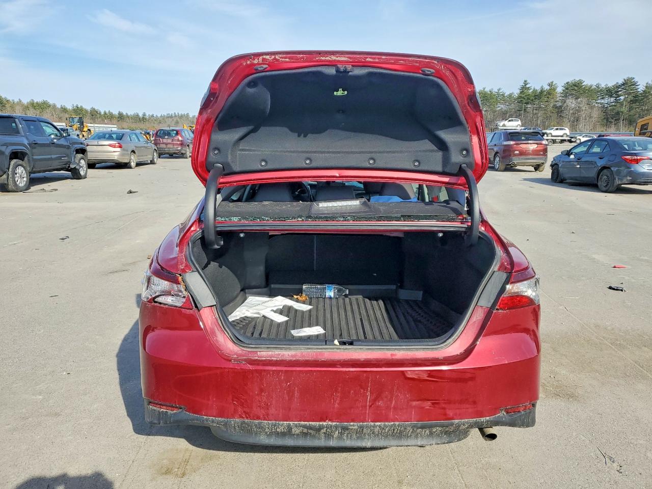 2022 Toyota Camry Le Red vin: 4T1C11BK9NU067786
