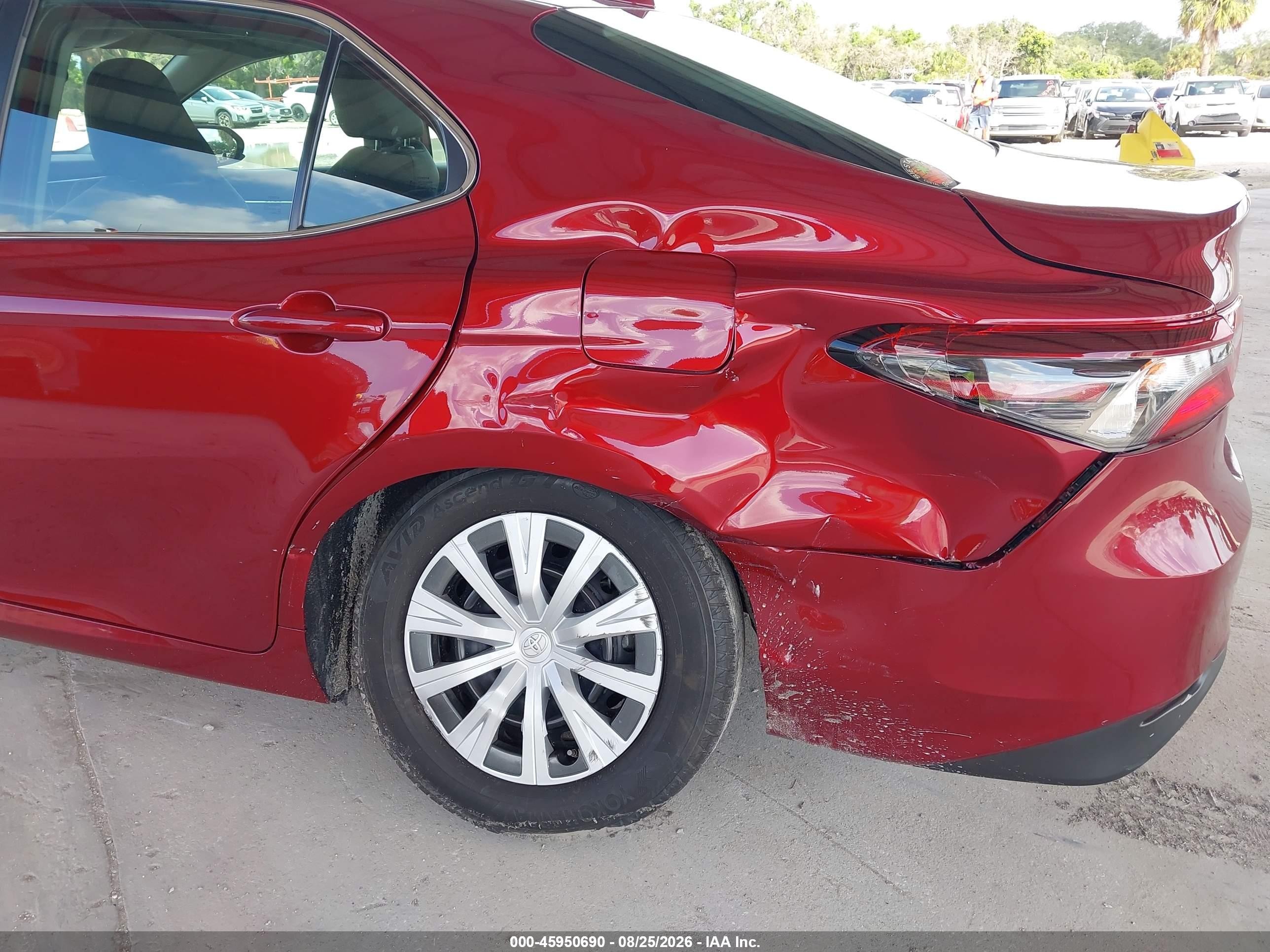 2021 Toyota Camry Le Hybrid Red vin: 4T1C31AK0MU552473