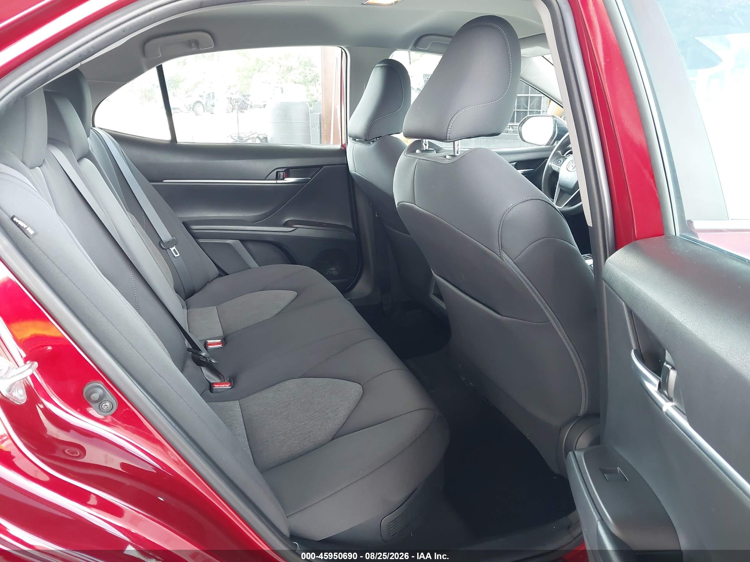 2021 Toyota Camry Le Hybrid Red vin: 4T1C31AK0MU552473