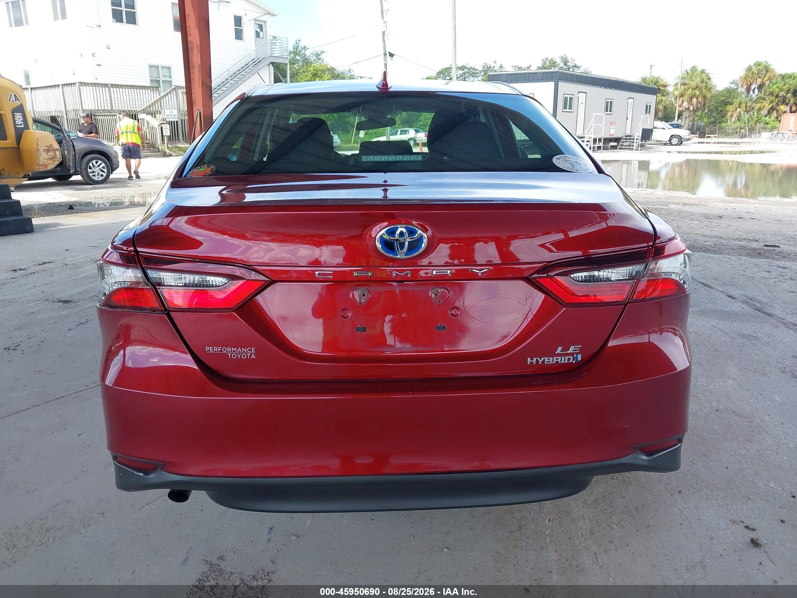 2021 Toyota Camry Le Hybrid Red vin: 4T1C31AK0MU552473