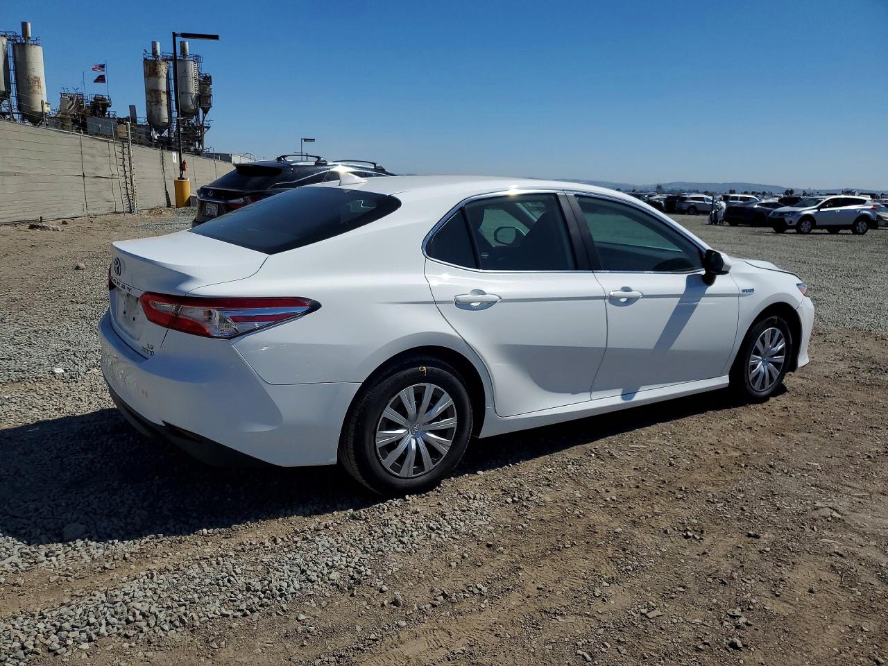 2020 Toyota Camry Le White vin: 4T1C31AK2LU019233