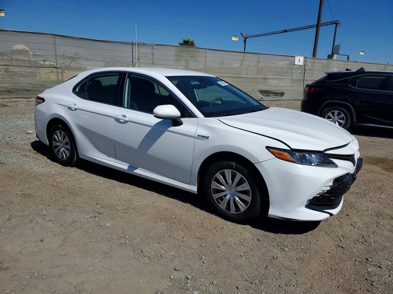 2020 Toyota Camry Le White vin: 4T1C31AK2LU019233