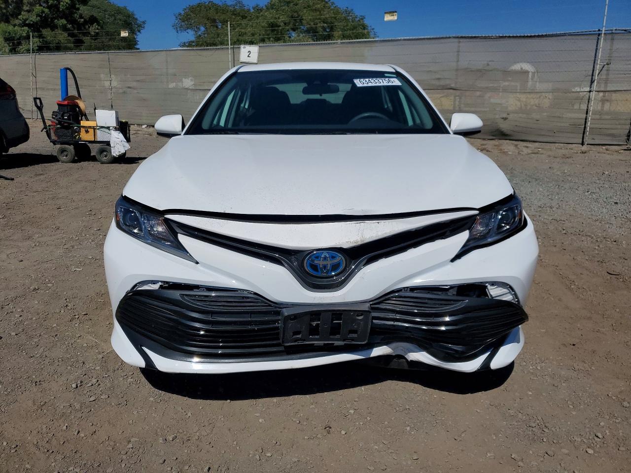 2020 Toyota Camry Le White vin: 4T1C31AK2LU019233