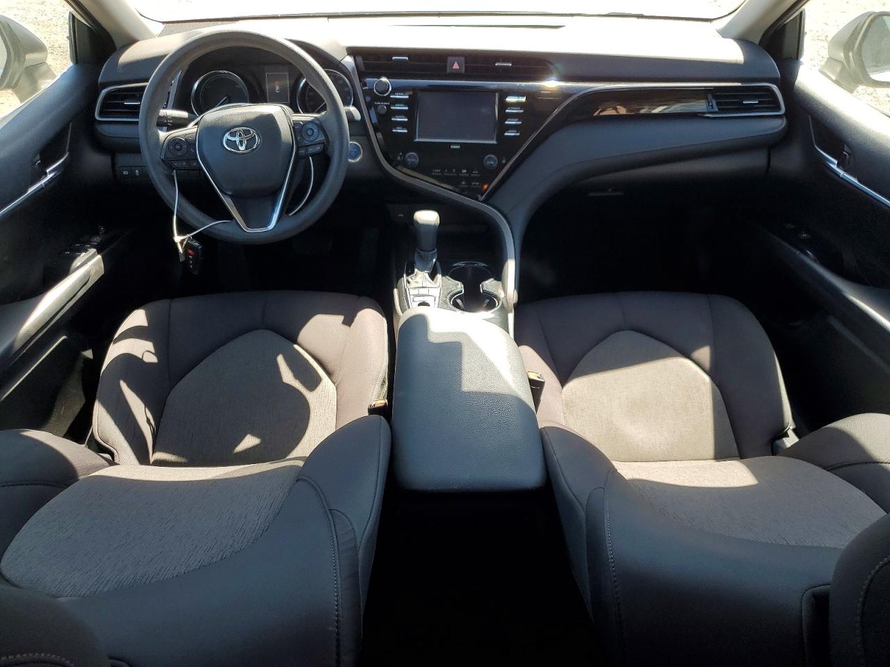 2020 Toyota Camry Le White vin: 4T1C31AK2LU019233