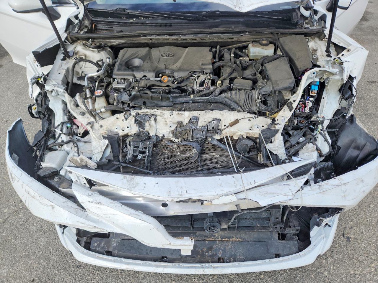 2020 Toyota Camry Le White vin: 4T1C31AK4LU542429