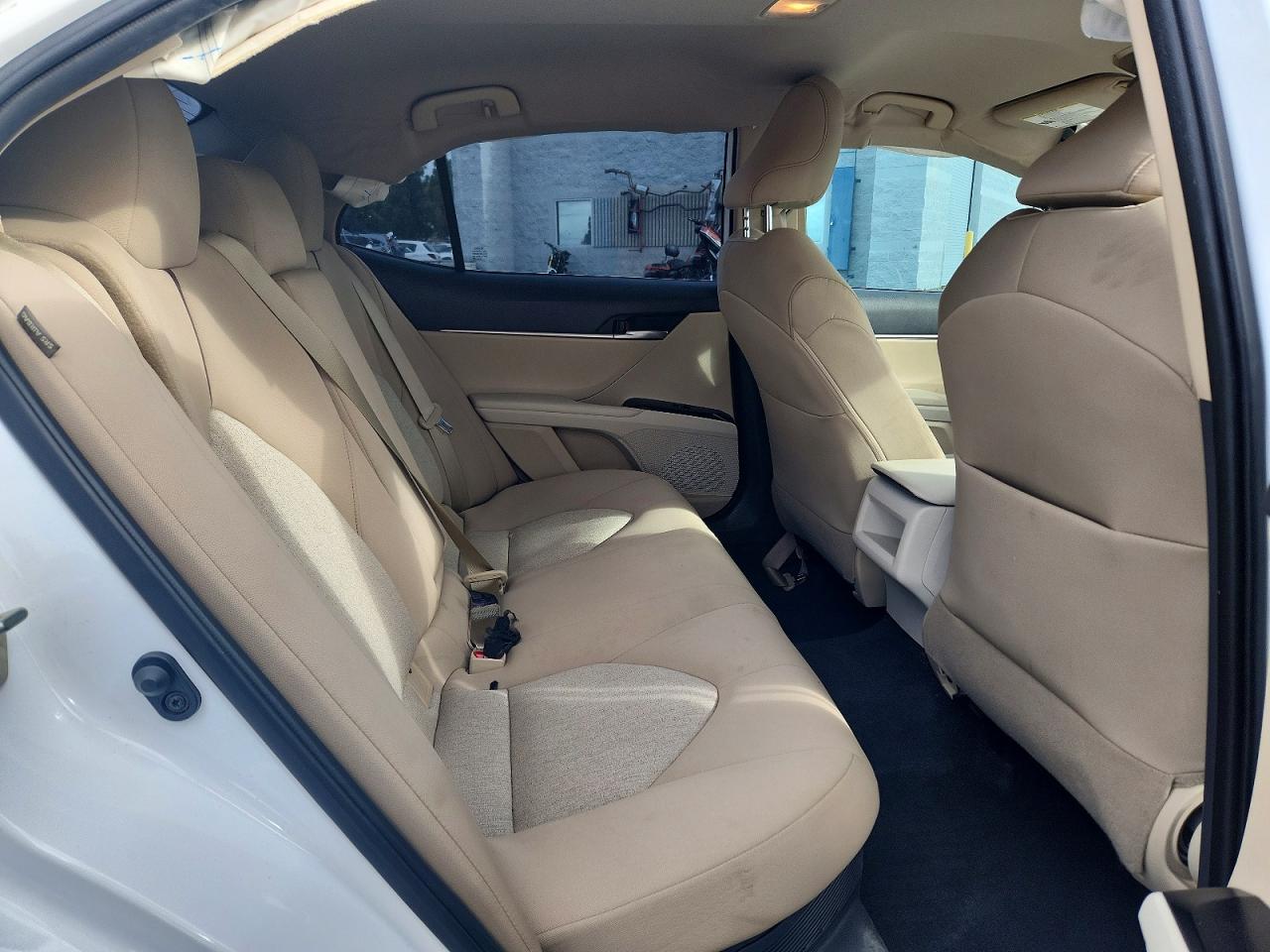 2020 Toyota Camry Le White vin: 4T1C31AK4LU542429
