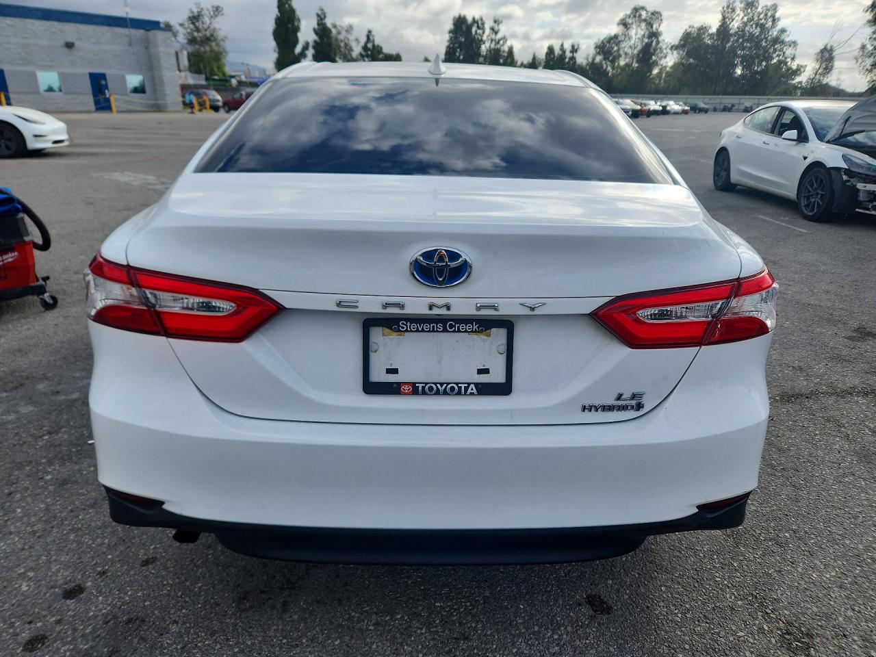 2020 Toyota Camry Le White vin: 4T1C31AK4LU542429
