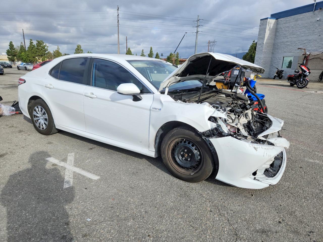 2020 Toyota Camry Le White vin: 4T1C31AK4LU542429