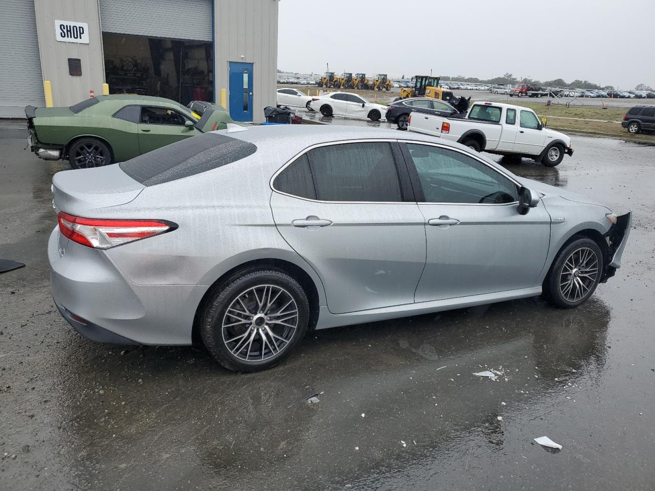 2020 Toyota Camry Le Серебряный vin: 4T1C31AK5LU531584