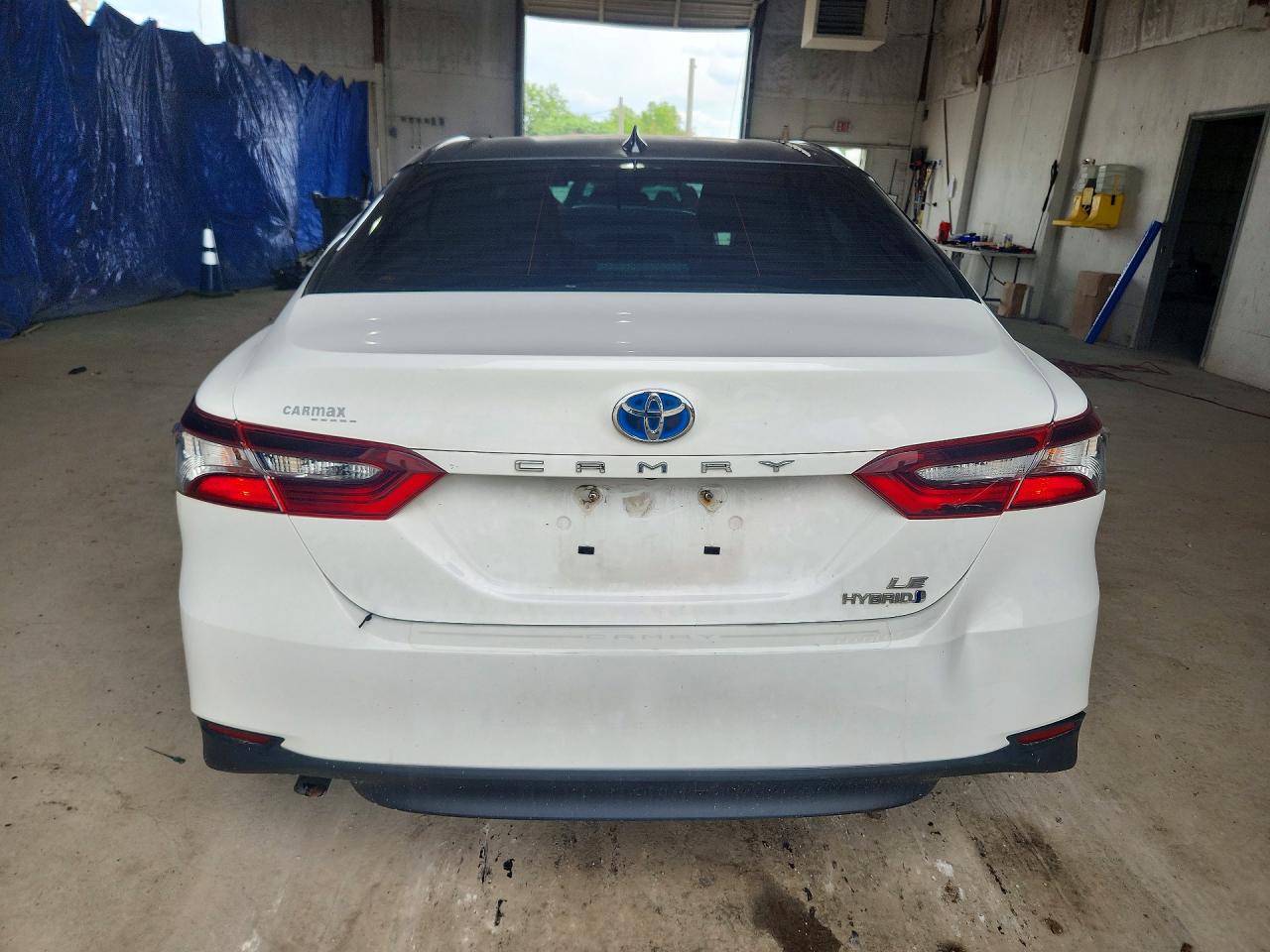 2021 Toyota Camry Le White vin: 4T1C31AK8MU560661