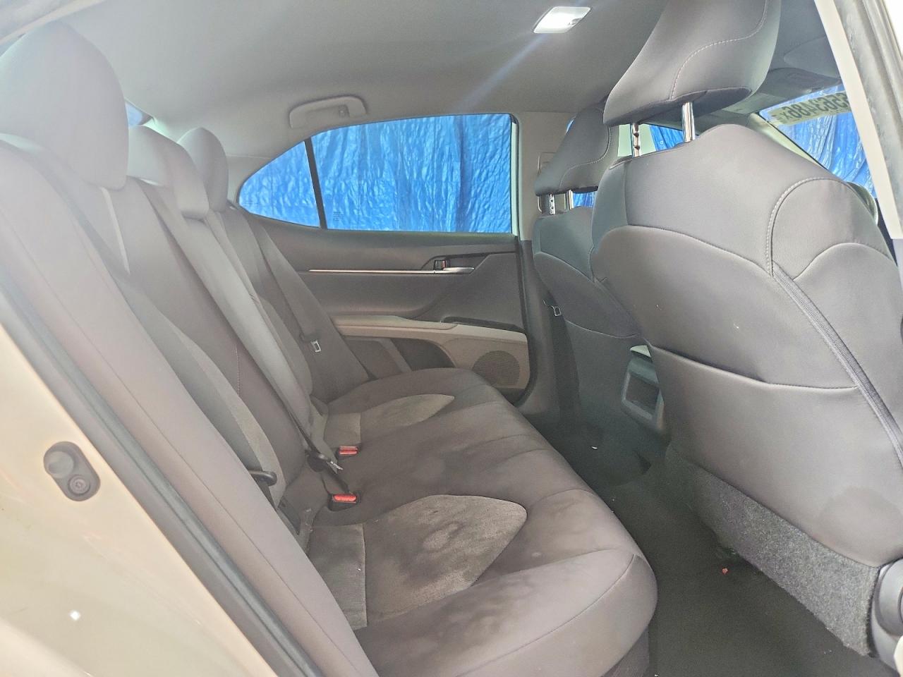 2021 Toyota Camry Le White vin: 4T1C31AK8MU560661