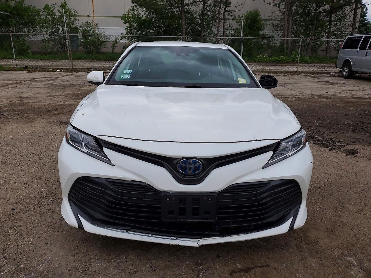 2020 Toyota Camry Hybrid Le White vin: 4T1C31AK9LU017690