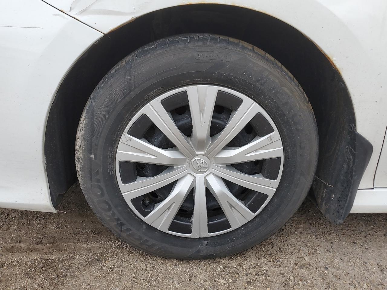 2020 Toyota Camry Hybrid Le White vin: 4T1C31AK9LU017690 Damage: Left Front Fender, Chipped, 4