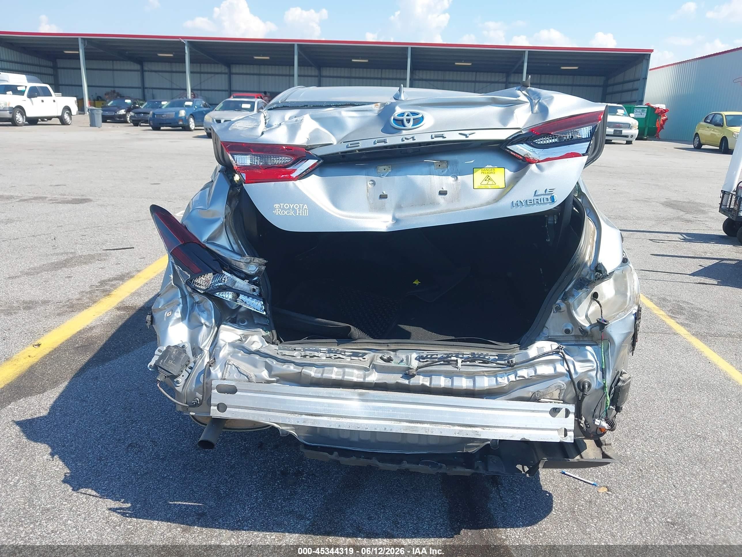 2021 Toyota Camry Le Hybrid Серебряный vin: 4T1C31AK9MU562841