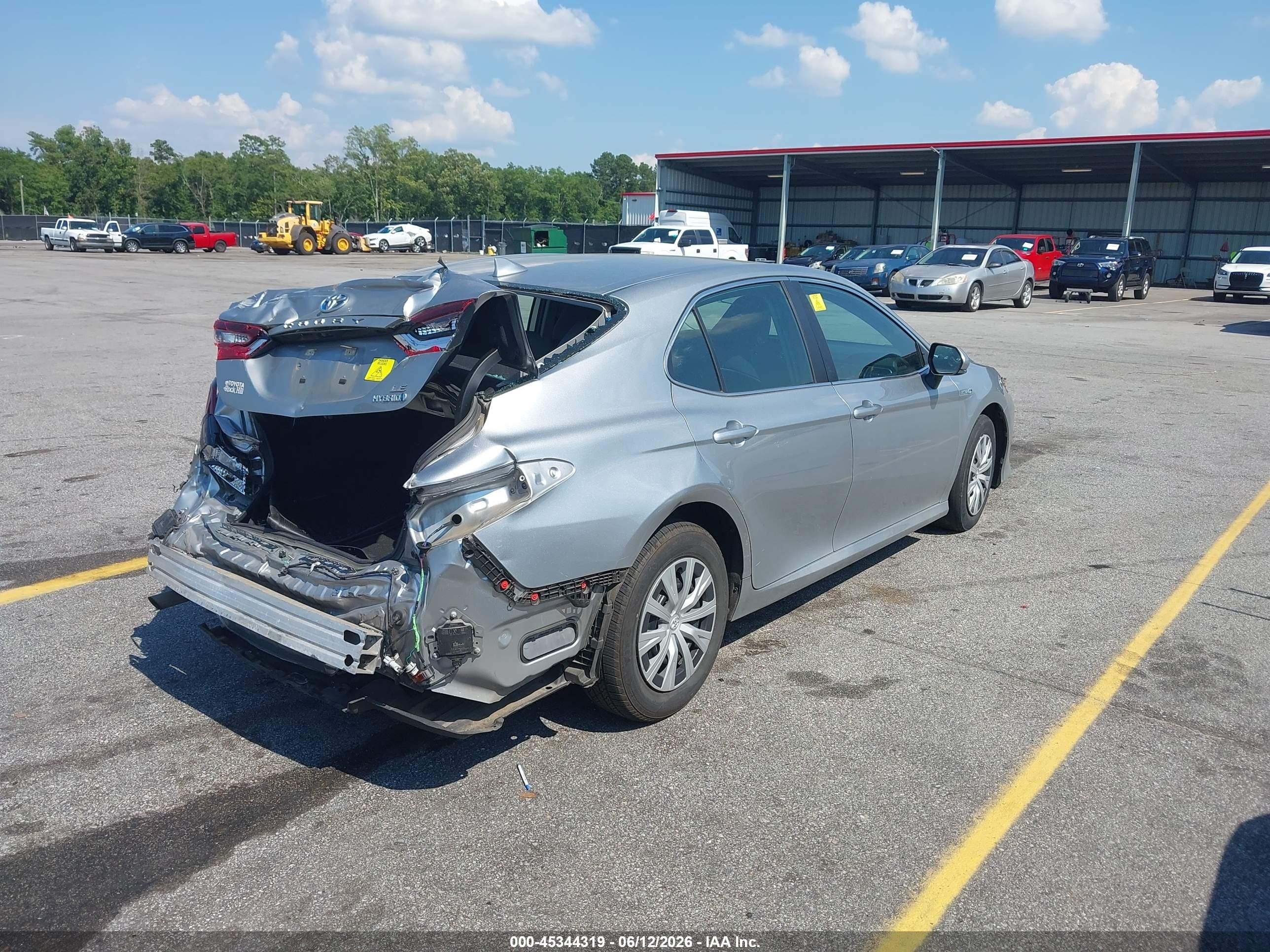 2021 Toyota Camry Le Hybrid Серебряный vin: 4T1C31AK9MU562841